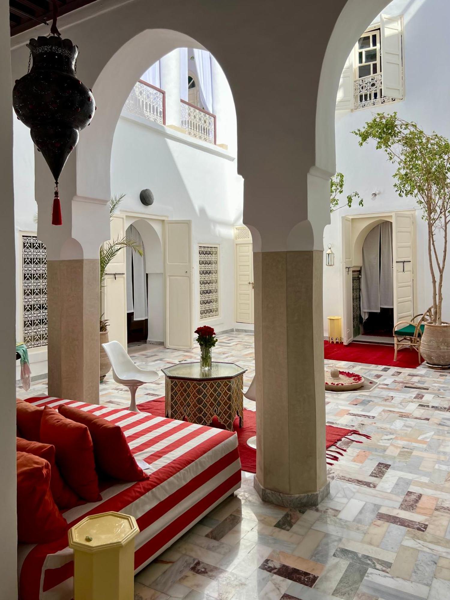 Riad Tizwa Marrakech Bed & Breakfast Marrakesh Exterior photo