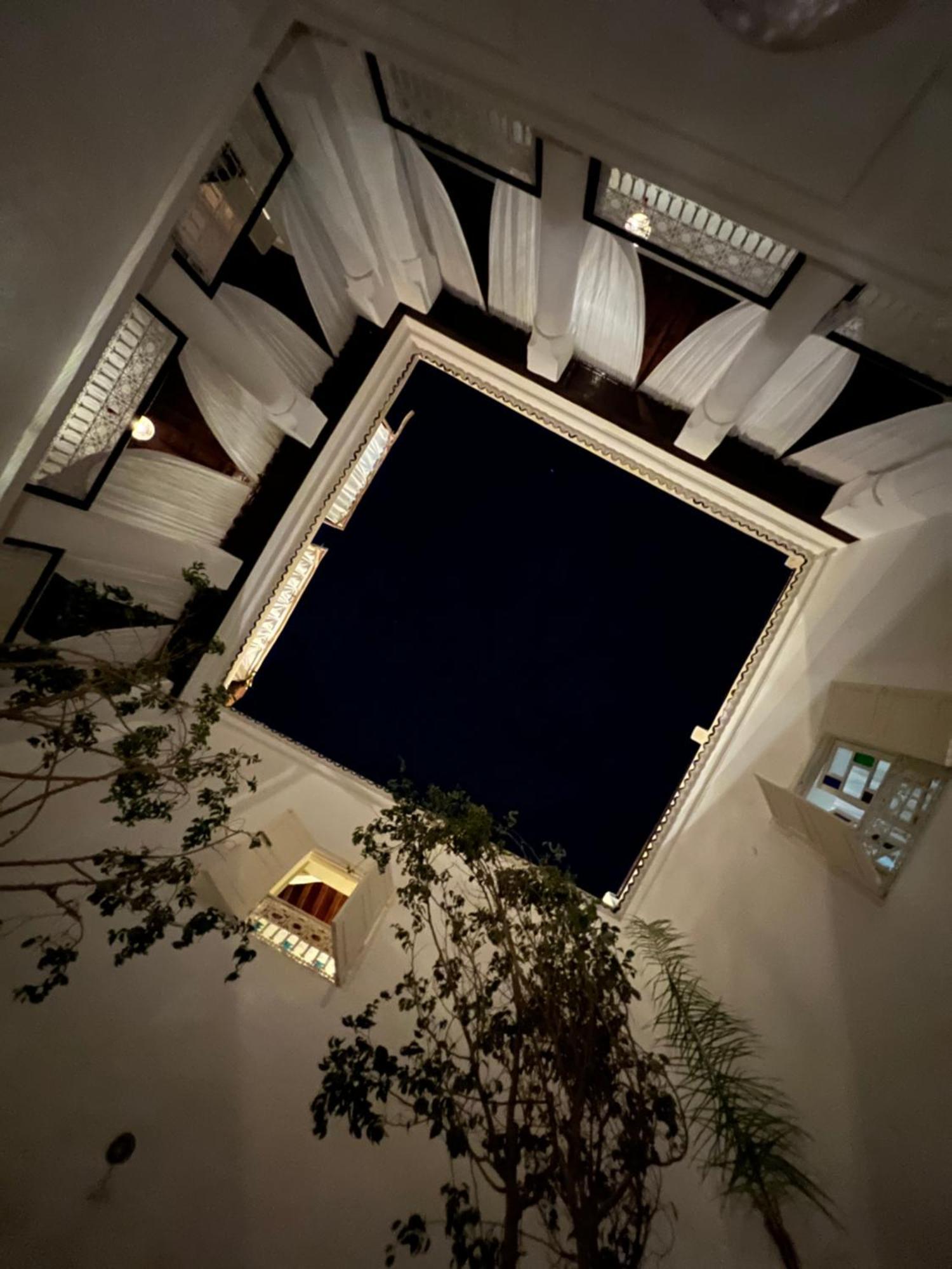 Riad Tizwa Marrakech Bed & Breakfast Marrakesh Exterior photo