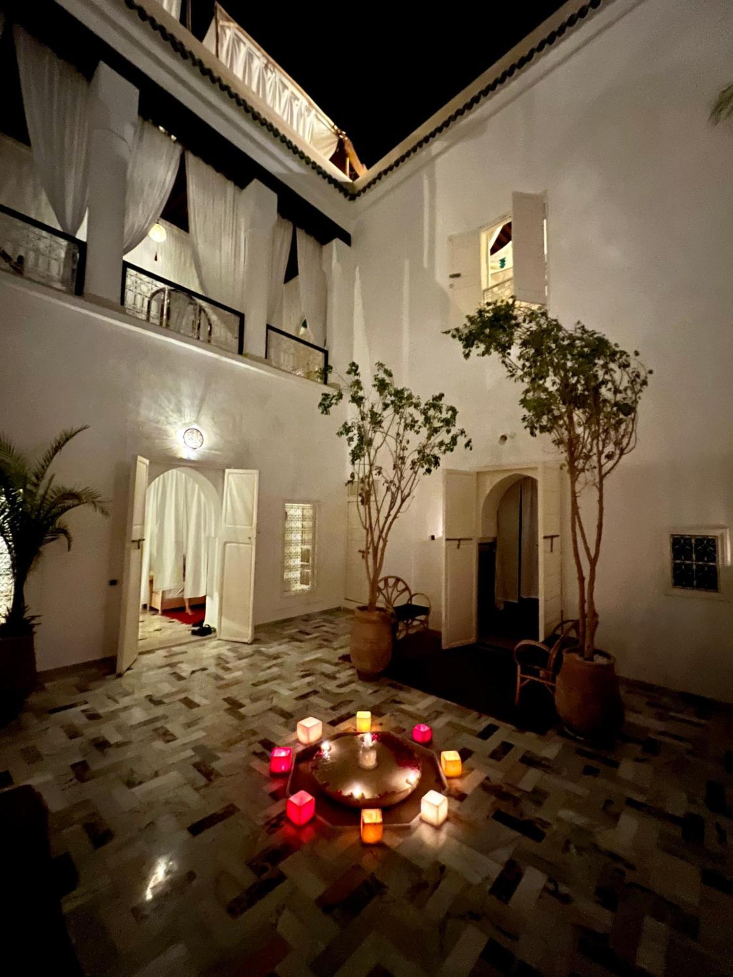 Riad Tizwa Marrakech Bed & Breakfast Marrakesh Exterior photo