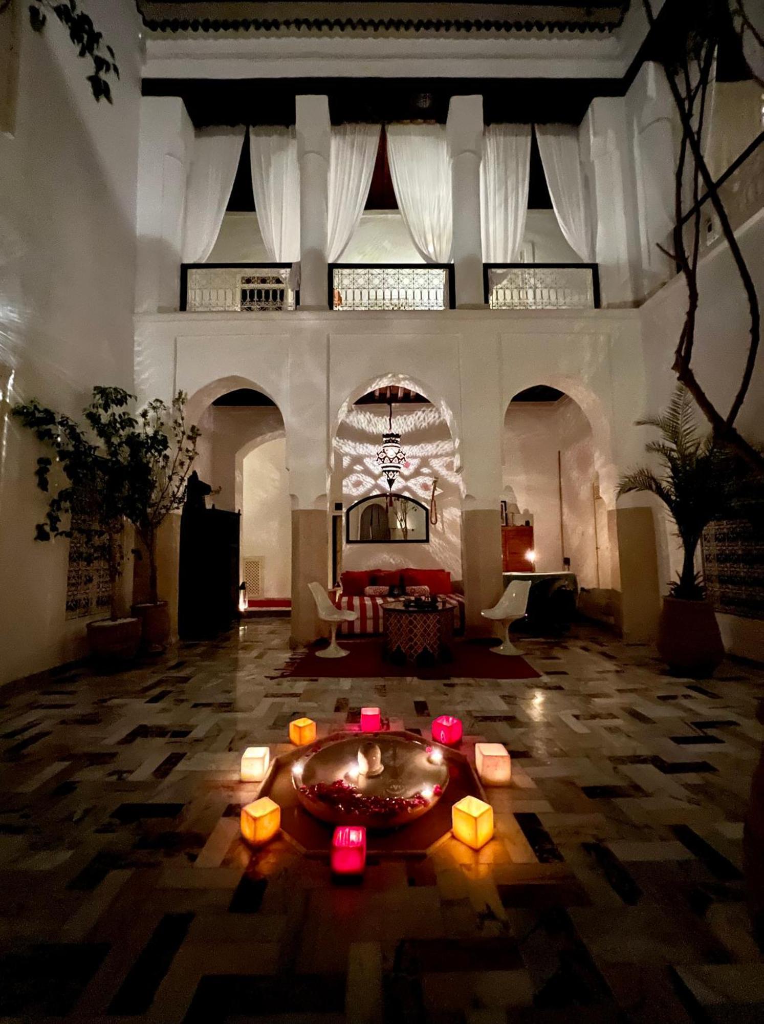 Riad Tizwa Marrakech Bed & Breakfast Marrakesh Exterior photo