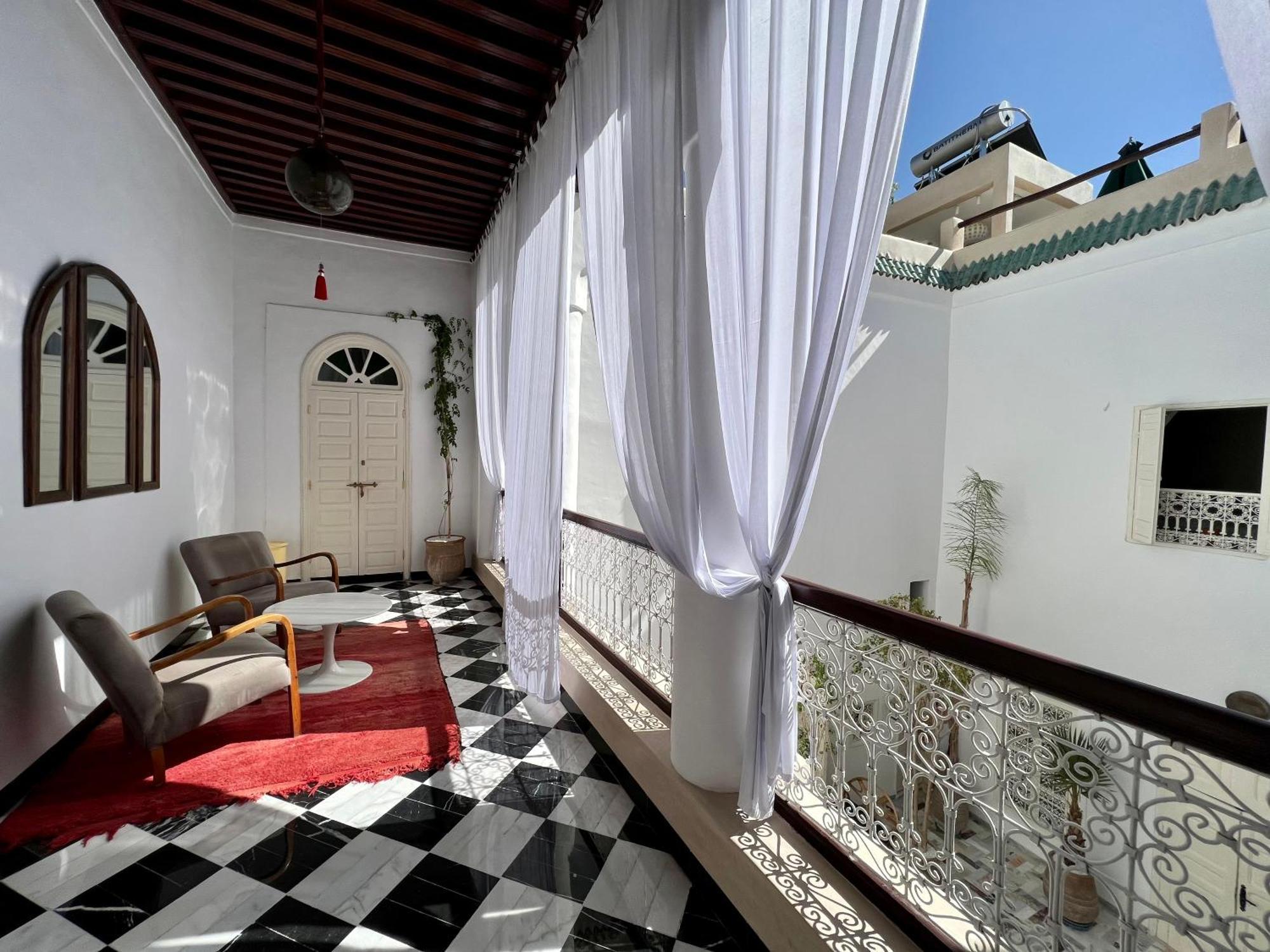 Riad Tizwa Marrakech Bed & Breakfast Marrakesh Exterior photo