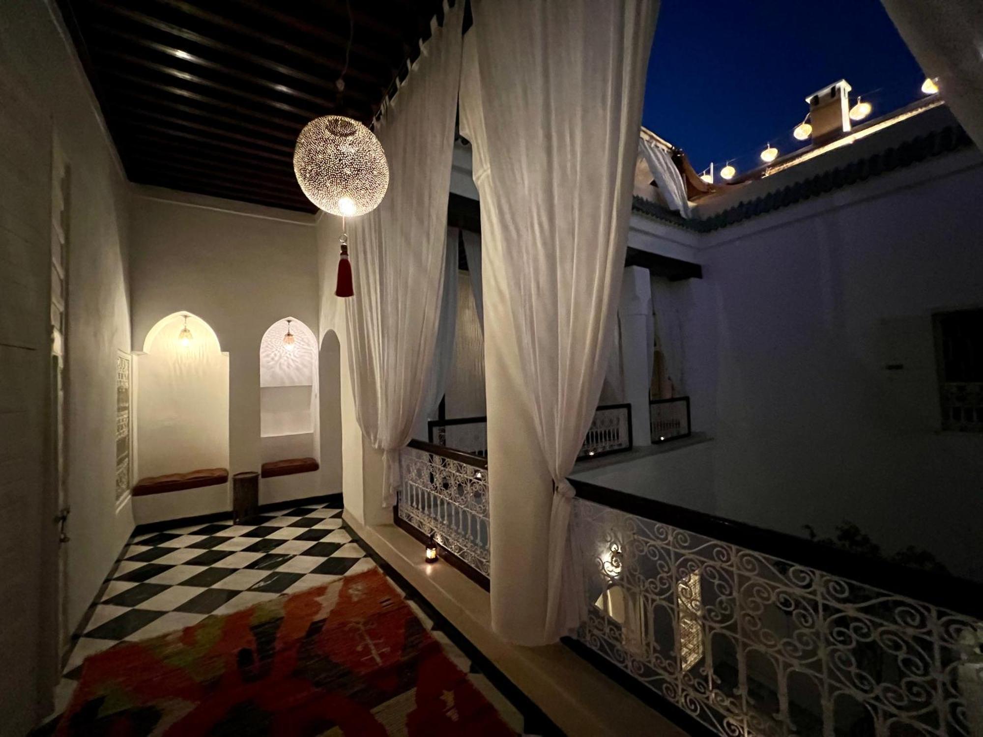 Riad Tizwa Marrakech Bed & Breakfast Marrakesh Exterior photo