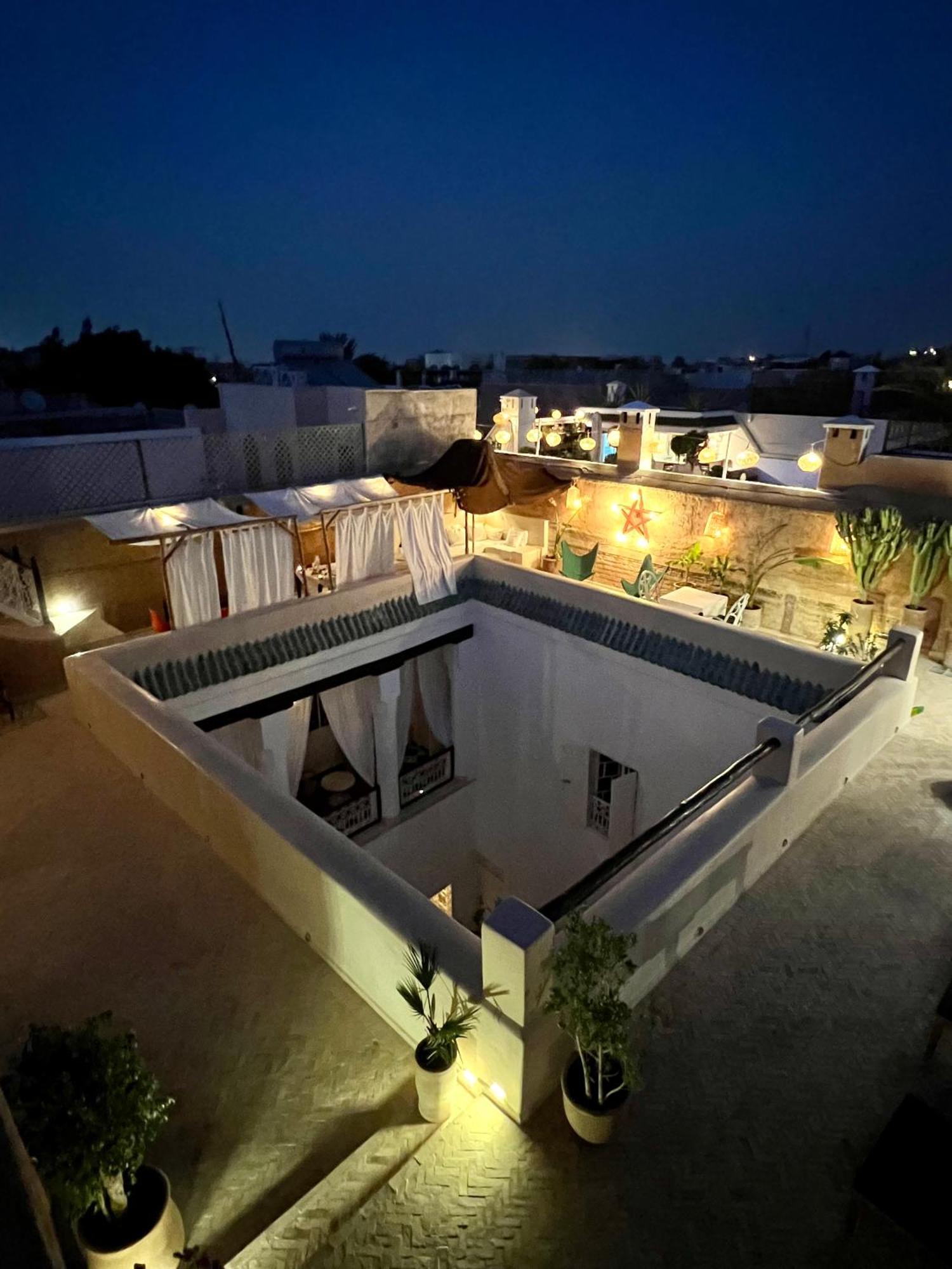 Riad Tizwa Marrakech Bed & Breakfast Marrakesh Exterior photo