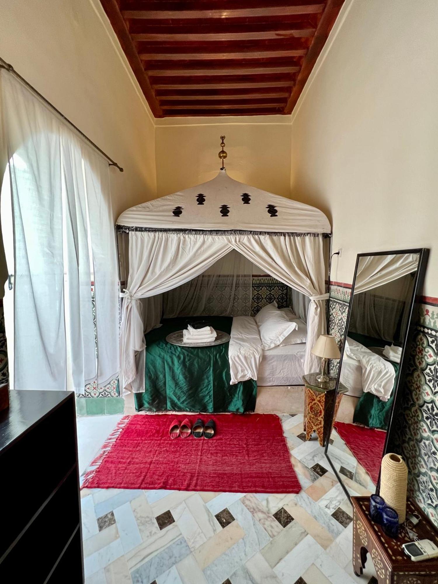 Riad Tizwa Marrakech Bed & Breakfast Marrakesh Exterior photo